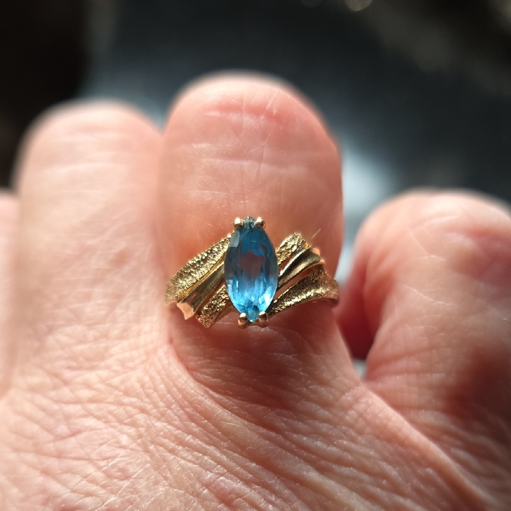 HP X6. Very Vintage. 14k Brushed Gold and Marqiuse Blue Topaz Ring Size 6